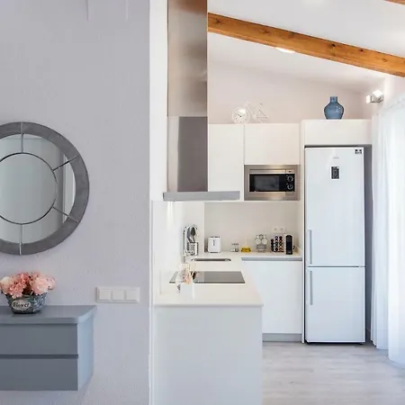 Lovely And Bright Apartment In The Heart Of Banyoles Exterior photo