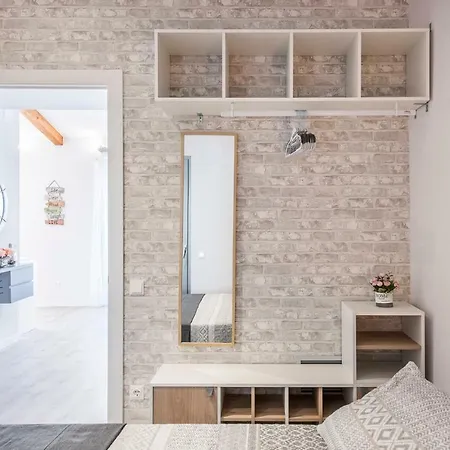 Lovely And Bright Apartment In The Heart Of Banyoles Exterior photo