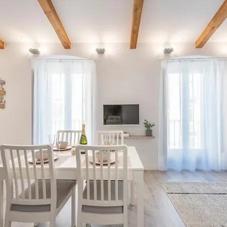 Lovely And Bright Apartment In The Heart Of Banyoles Exterior photo