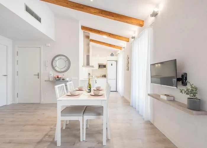 Lovely And Bright Apartment In The Heart Of Banyoles