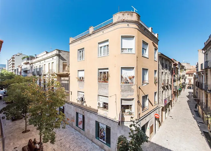 Lovely And Bright Apartment In The Heart Of Banyoles