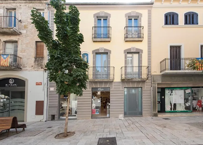 Lovely And Bright Apartment In The Heart Of Banyoles