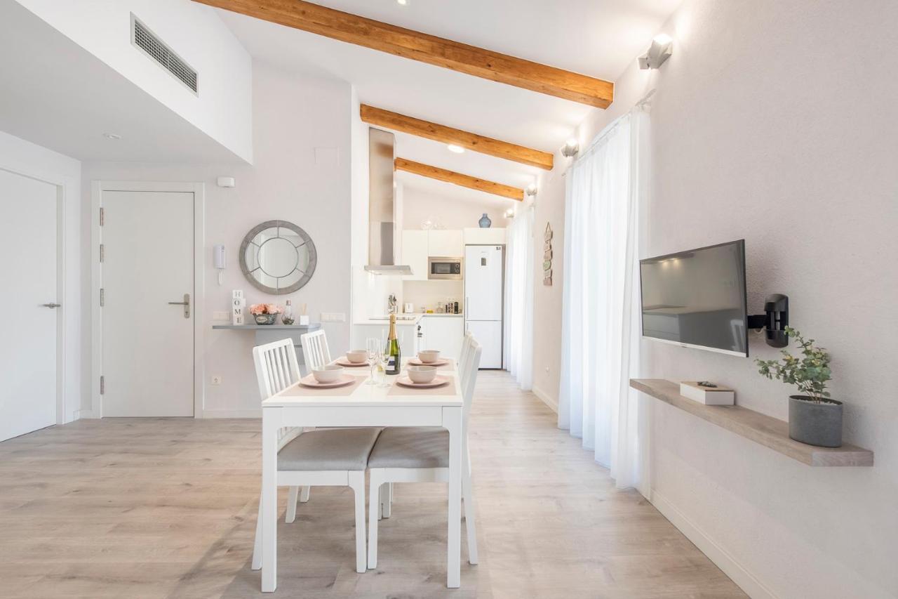 Lovely And Bright In The Heart Of Apartment