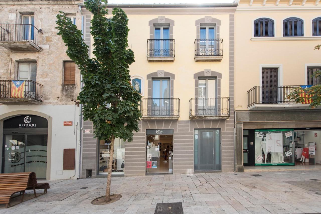 Lovely And Bright In The Heart Of * Banyoles